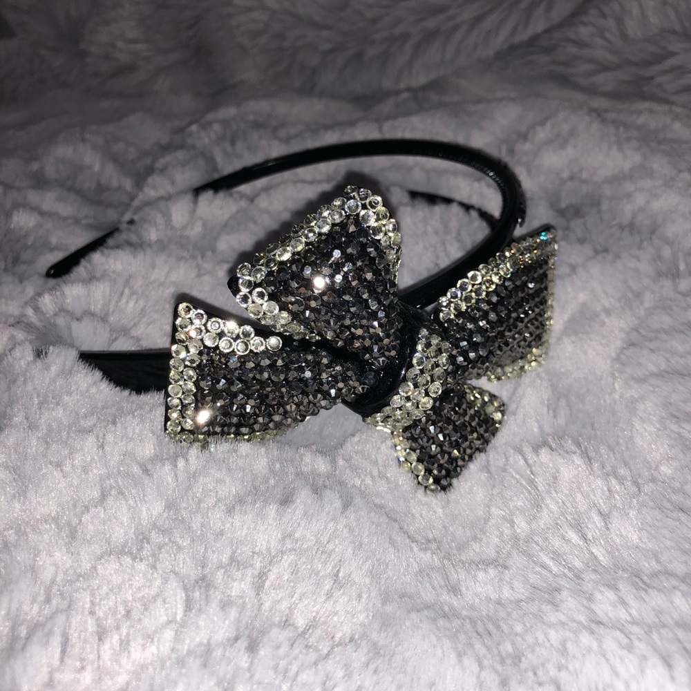 NWOT Rhinestone Bow Headband